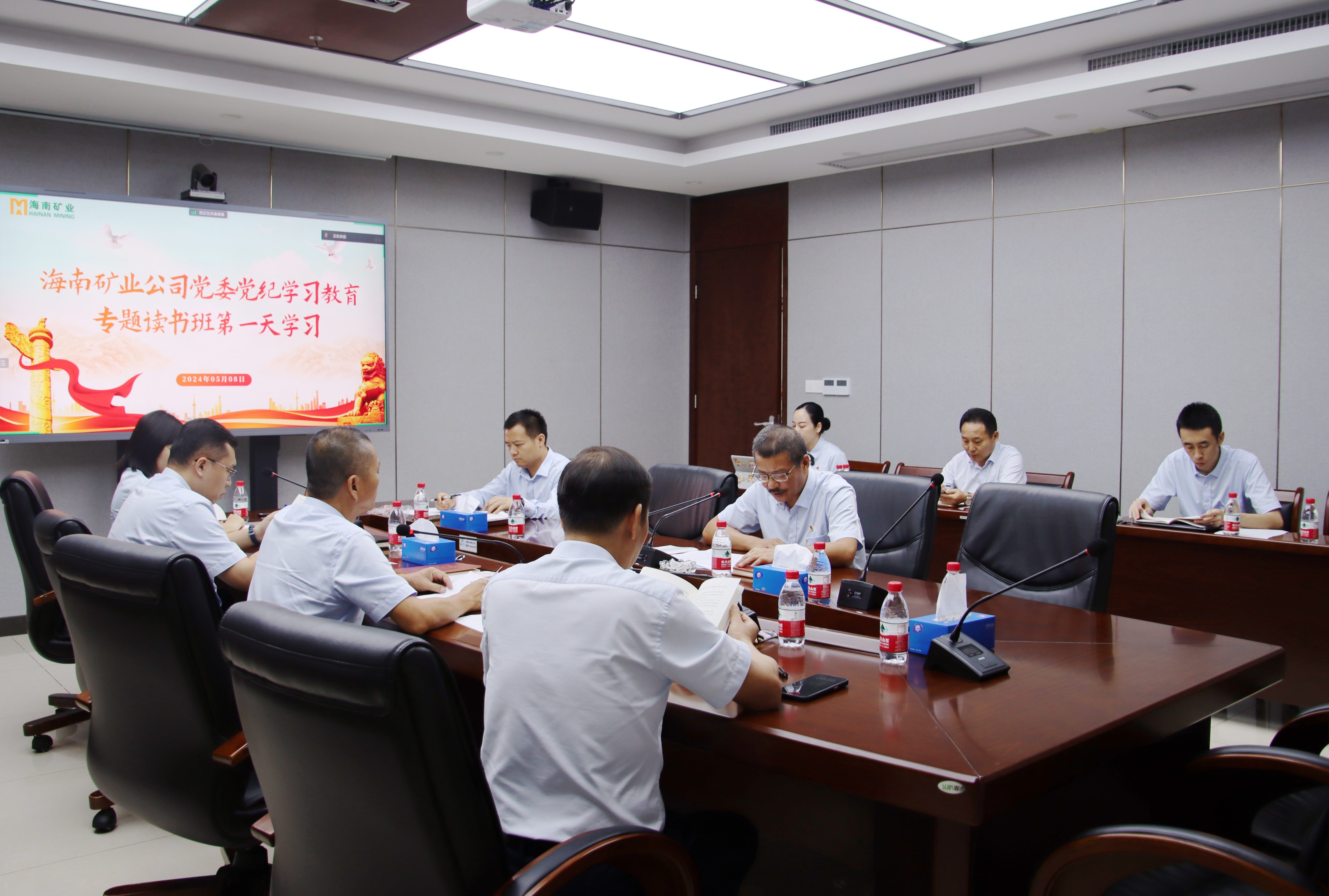 pp电子模拟器进行党纪进建教育想书班