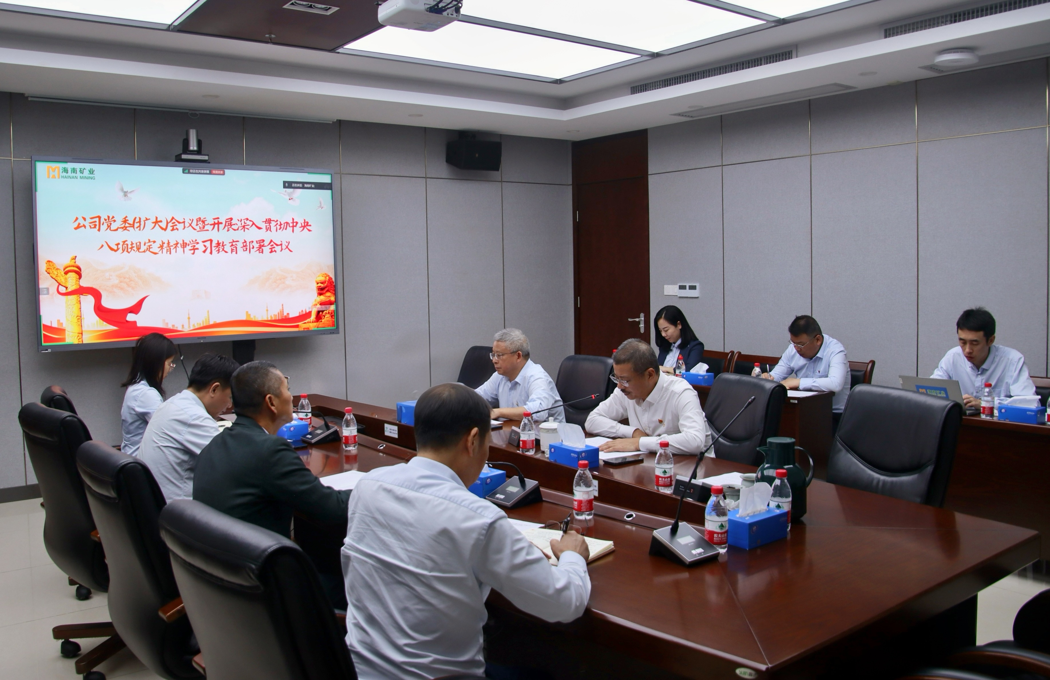 pp电子模拟器召开党委（扩大）会议 部署深刻贯彻中央八项划放心灵进建教育工作